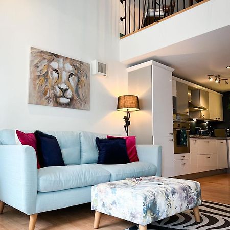 Jungle Escape, City Apartment With Parking & Terrace Честър Екстериор снимка