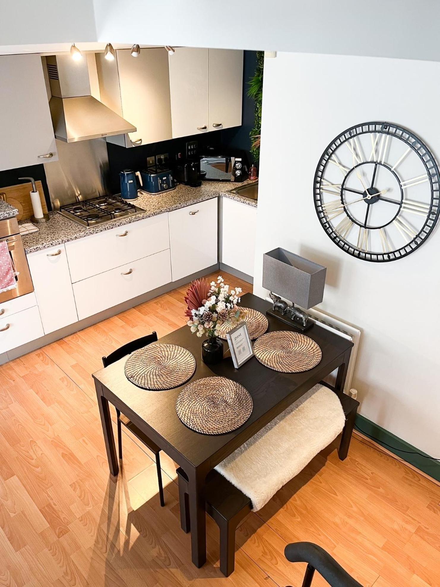 Jungle Escape, City Apartment With Parking & Terrace Честър Екстериор снимка